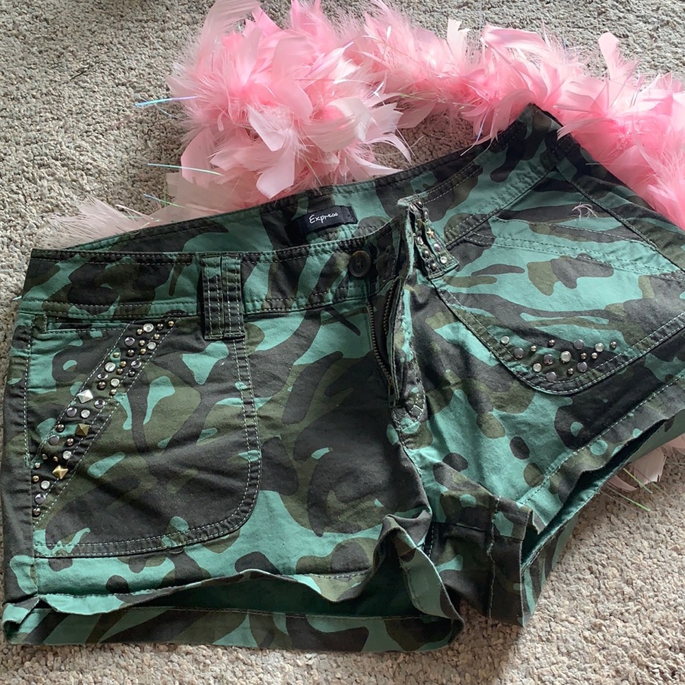 Express camo shorts (NWOT)
